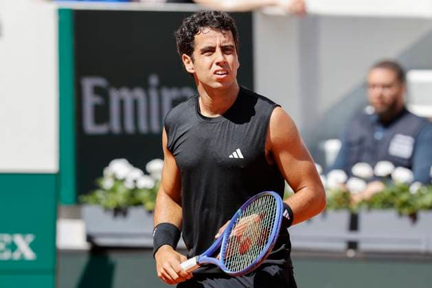 May 29, 2025, Paris, Paris, France: Jaume Munar (ESP) n action during the tennis Grand Slam of Roland Garros 2025,match betweenJaume Munar (ESP) and Arthur Fils (FRA) at Roland Garros Stadium - on May 29 2025.Paris - France Paris France - ZUMAb253 20250529_zsp_b253_024 Copyright: xLoicxBaratouxx