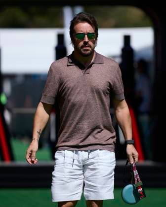 F1 Grand Prix of Spain - Previews Fernando Alonso of Spain and Aston Martin Aramco F1 Team arrives in the Paddock during previews ahead of the F1 Grand Prix of Spain at Circuit de Barcelona-Catalunya on May 29, 2025, in Barcelona, Spain. Barcelona Circuit de Barcelona-Catalunya Catalunya Spain RL_F1GPESP2025_000037 Copyright: xRicardoxLarreinax