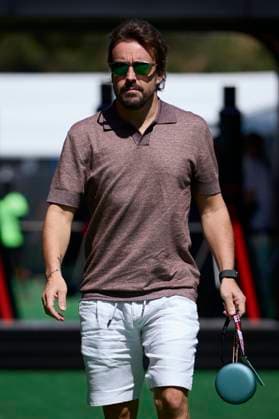 F1 Grand Prix of Spain - Previews Fernando Alonso of Spain and Aston Martin Aramco F1 Team arrives in the Paddock during previews ahead of the F1 Grand Prix of Spain at Circuit de Barcelona-Catalunya on May 29, 2025, in Barcelona, Spain. Barcelona Circuit de Barcelona-Catalunya Catalunya Spain RL_F1GPESP2025_000039 Copyright: xRicardoxLarreinax