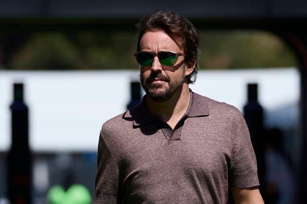 F1 Grand Prix of Spain - Previews Fernando Alonso of Spain and Aston Martin Aramco F1 Team arrives in the Paddock during previews ahead of the F1 Grand Prix of Spain at Circuit de Barcelona-Catalunya on May 29, 2025, in Barcelona, Spain. Barcelona Circuit de Barcelona-Catalunya Catalunya Spain RL_F1GPESP2025_000040 Copyright: xRicardoxLarreinax