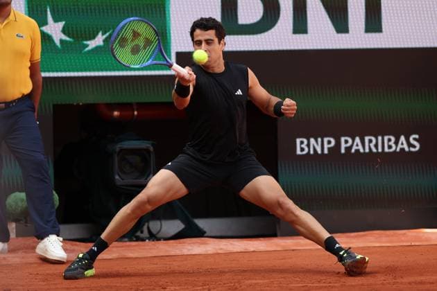 ROLAND GARROS 2025 Thierry Larret MAXPPP - PARIS (75) 29 05 2025 Thierry Larret Maxppp. Tennis. Roland Garros 2025. Internationaux de France de tennis. Stade Roland Garros, Paris (75). Le 29 mai. Court Suzanne Lenglen : Jaume MUNAR (ESP) VS Arthur FILS (FRA) PARIS (75) STADE ROLAND GARROS PARIS ILE DE FRANCE FRANCE  Copyright: xMAXPPPxThierryxLarretx TLR202505293364 TLR202505293364
