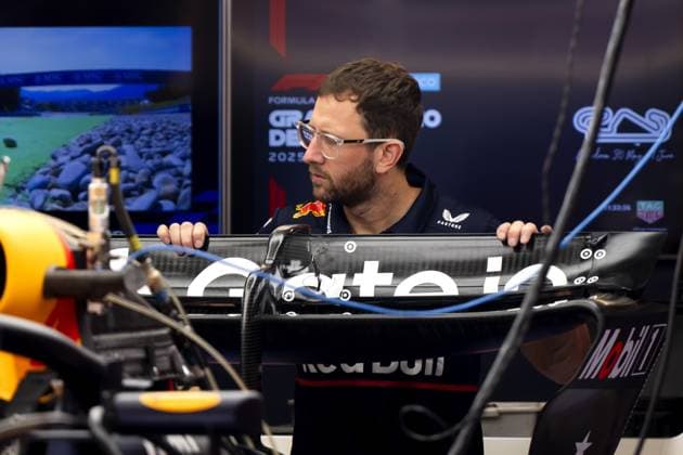 BARCELONA - A mechanic at work on Max Verstappen s (Red Bull Racing) car at the Circuit de Barcelona-Catalunya ahead of the Spanish Grand Prix. ANP SANDER KING xVIxANPxSportx xxANPxIVx 528948690 originalFilename: 528948690.jpg