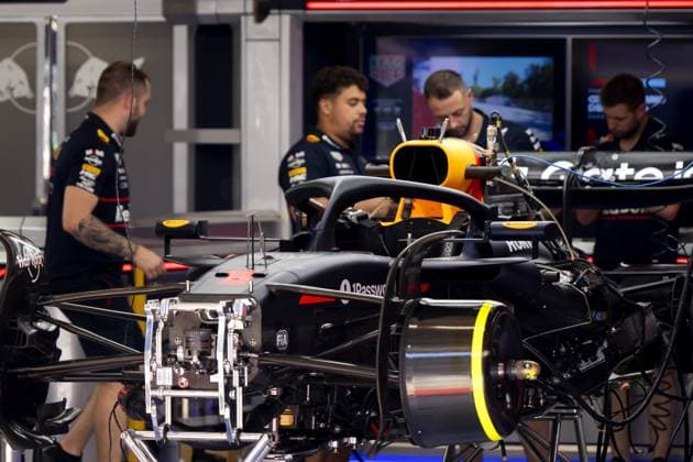 BARCELONA - Mechanics at work on Max Verstappen s (Red Bull Racing) car at the Circuit de Barcelona-Catalunya ahead of the Spanish Grand Prix. ANP SANDER KING xVIxANPxSportx xxANPxIVx 528948704 originalFilename: 528948704.jpg