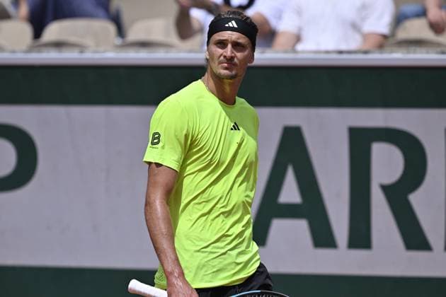 2025 Roland-Garros - Day 5 PARIS, FRANCE - MAY 29: Alexander Zverev of Germany in action against Jesper de Jong of the Netherland during the Men s Singles Second Round match on day five of the 2025 French Open at Court Simonne-Mathieu in Paris, France on May 29, 2025. Burak Akbulut Anadolu Paris France. Editorial use only. Please get in touch for any other usage.  Copyright: x2025xAnadoluxBurakxAkbulutx