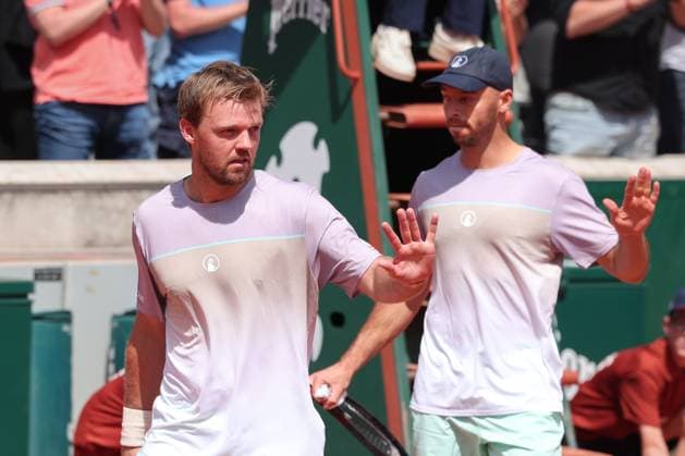 Kevin Krawietz and Tim Puetz waving and thanking the spectators,fans after the win, Men s Doubles, Men s Doublles Copyright: xJuergenxHasenkopfx