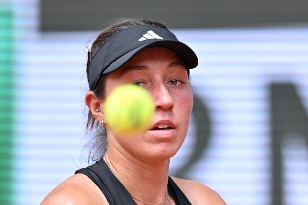 2025 Roland-Garros - Day 5 PARIS, FRANCE - MAY 29: Jessica Pegula of United States in action against Ann Li (not seen) of US during the Women s Singles Second Round match on day five of the 2025 French Open at Court Philippe-Chatrier in Paris, France on May 29, 2025. Mustafa Yalcin Anadolu Paris France. Editorial use only. Please get in touch for any other usage.  Copyright: x2025xAnadoluxMustafaxYalcinx