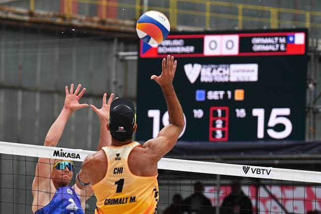 David Schweiner of Czech Republic, left, and Marco Grimalt of Chile in action during the Groupe F men match Ondrej Perusic and David Schweiner of Czech Republic vs Marco Grimalt and Esteban Grimalt of Chile at the Pro Tour Elite Beach volleyball, Beachvolleyball tournament in Ostrava, Czech Republic, May 29, 2025. (CTKxPhoto JaroslavxOzana) CTKPhotoP2025052904031  CTKPhotoP2025052904031