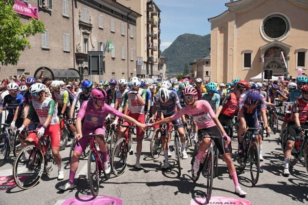 The start of the race during the stage 18 of the Giro d™Italia from Morbegno to Cesano Maderno, Italy - Thursday, May 29, 2025. - cycling.  Copyright: xMarcoxAlpozzi LaPressex