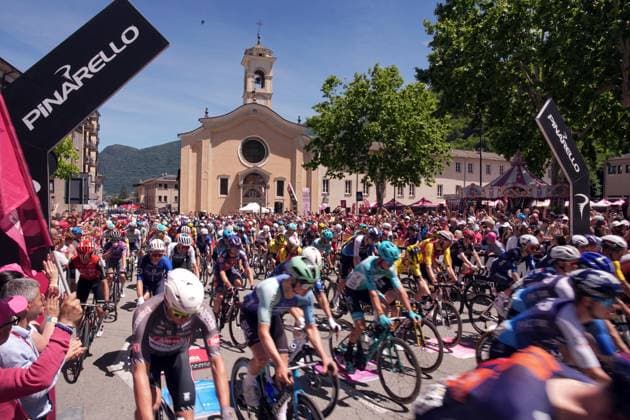 The start of the race during the stage 18 of the Giro d™Italia from Morbegno to Cesano Maderno, Italy - Thursday, May 29, 2025. - cycling.  Copyright: xMarcoxAlpozzi LaPressex