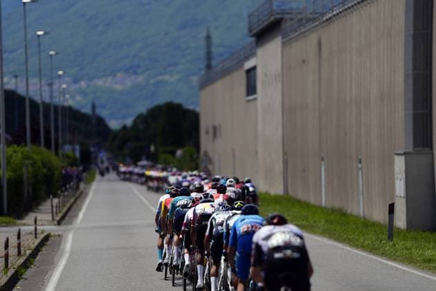 The pack rides during the stage 18 of the Giro d™Italia from Morbegno to Cesano Maderno, Italy - Thursday, May 29, 2025. - cycling.  Copyright: xFabioxFerrari LaPressex