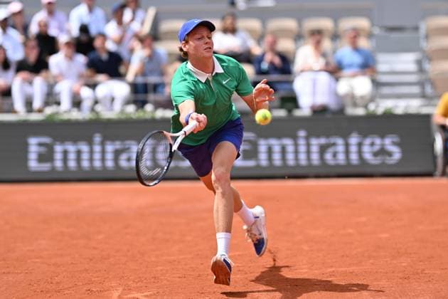 2025 Roland-Garros - Day 5 PARIS, FRANCE - MAY 29: Jannik Sinner of Italy in action against Richard Gasquet of France during the men s Singles Second Round match on day five of the 2025 French Open at Court Philippe-Chatrier in Paris, France on May 29, 2025. Mustafa Yalcin Anadolu Paris France. Editorial use only. Please get in touch for any other usage.  Copyright: x2025xAnadoluxMustafaxYalcinx