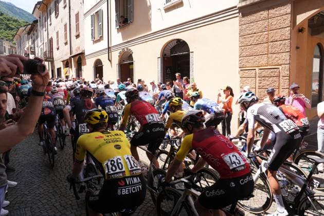 The start of the stage 18 of the Giro d™Italia from Morbegno to Cesano Maderno, Italy - Thursday, May 29, 2025. - cycling.  Copyright: xMassimoxPaolone LaPressex
