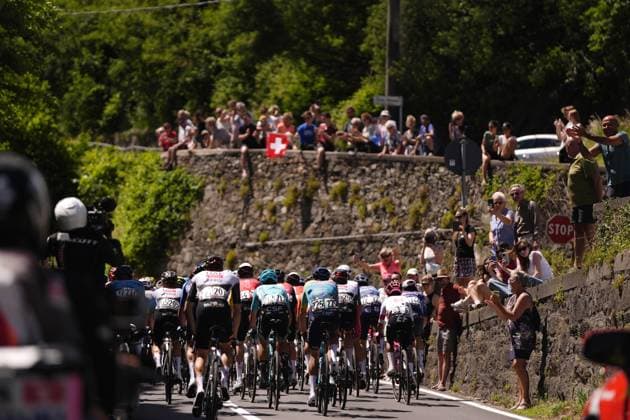 The pack rides during the stage 18 of the Giro d™Italia from Morbegno to Cesano Maderno, Italy - Thursday, May 29, 2025. - cycling.  Copyright: xFabioxFerrari LaPressex