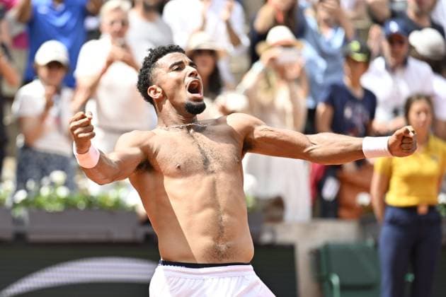 2025 Roland-Garros - Day 5 PARIS, FRANCE - MAY 29: France s Arthur Fils celebrates his victory over Spain s Jaume Munar during their men s singles match on day 5 of the French Open tennis tournament on Court Suzanne-Lenglen at the Roland-Garros Complex in Paris on May 29, 2025. Burak Akbulut Anadolu Paris France. Editorial use only. Please get in touch for any other usage.  Copyright: x2025xAnadoluxBurakxAkbulutx