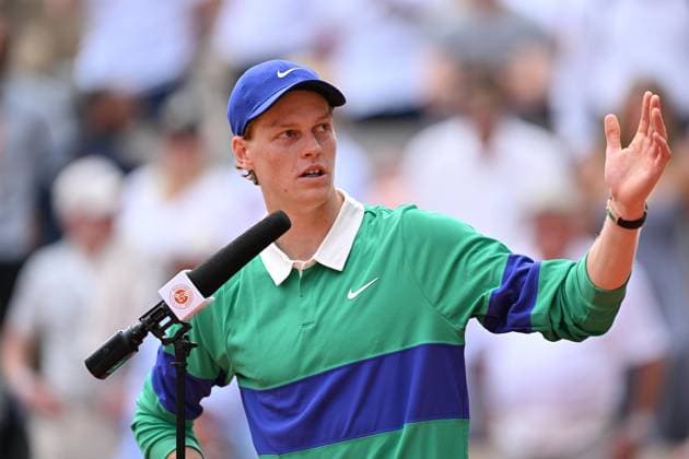 2025 Roland-Garros - Day 5 PARIS, FRANCE - MAY 29: Jannik Sinner of Italy speaks during an on-court interview after his Men s Singles Second Round match on day five of the 2025 French Open tennis tournament at Roland Garros in Paris, France on May 29, 2025. Sinner advanced to the next round by beating his opponent Gasquet 3-0. Mustafa Yalcin Anadolu Paris France. Editorial use only. Please get in touch for any other usage.  Copyright: x2025xAnadoluxMustafaxYalcinx