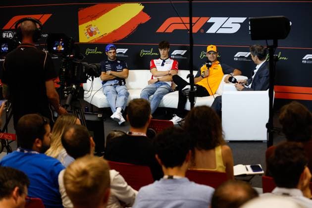 F1 - SPANISH GRAND PRIX 2025 SAINZ Carlos (spa), Williams Racing FW47, portrait, BEARMAN Ollie Oliver (gbr), Haas F1 Team VF-25, portrait, NORRIS Lando (gbr), McLaren F1 Team MCL39, portrait in the press conference, PK, Pressekonferenz during the Formula 1 Aramco Gran Premio de Espana 2025, Spanish Grand Prix 2025, 9th round of the 2025 FIA Formula One World Championship, WM, Weltmeisterschaft from May 30 to June 1, 2025 on the Circuit de Barcelona-Catalunya, in Montmelo, Spain - MontmeloSpain Copyright: xJavierxJimenezx