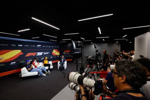 F1 - SPANISH GRAND PRIX 2025 SAINZ Carlos (spa), Williams Racing FW47, portrait, BEARMAN Ollie Oliver (gbr), Haas F1 Team VF-25, portrait, NORRIS Lando (gbr), McLaren F1 Team MCL39, portrait in the press conference, PK, Pressekonferenz during the Formula 1 Aramco Gran Premio de Espana 2025, Spanish Grand Prix 2025, 9th round of the 2025 FIA Formula One World Championship, WM, Weltmeisterschaft from May 30 to June 1, 2025 on the Circuit de Barcelona-Catalunya, in Montmelo, Spain - MontmeloSpain Copyright: xJavierxJimenezx