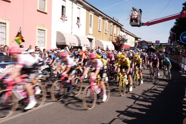 The pack rides during the stage 18 of the Giro d™Italia from Morbegno to Cesano Maderno, Italy - Thursday, May 29, 2025. - cycling.  Copyright: xMassimoxPaolone LaPressex