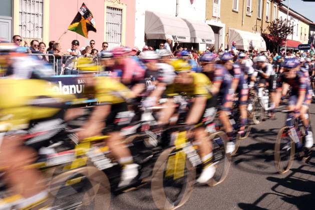 The pack rides during the stage 18 of the Giro d™Italia from Morbegno to Cesano Maderno, Italy - Thursday, May 29, 2025. - cycling.  Copyright: xMassimoxPaolone LaPressex