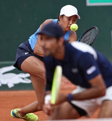 (250529) -- PARIS, May 29, 2025 -- Zhang Shuai (rear) Marcelo Arevalo compete during the mixed doubles 1st round match between Zhang Shuai (China) Marcelo Arevalo (El Salvador) and Julie Belgraver Luca Sanchez of France at the French Open tennis tournament at Roland Garros, Paris, France, May 29, 2025. ) (SP)FRANCE-PARIS-TENNIS-FRENCH OPEN-MIXED DOUBLES LixJing 