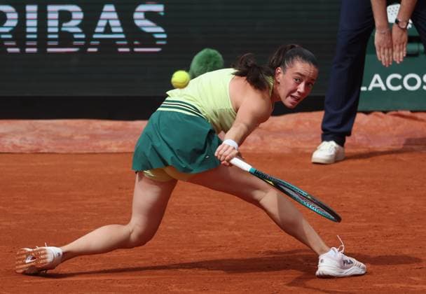 Czech Tereza Valentova plays against Second-seeded Coco Gauff of the US during their second round match of the French Tennis Open at Roland Garros in Paris, France, on Thursday, May 29, 2025. Gauff won 6-2, 6-4.  PAR20250529103 MAYAxVIDON-WHITE