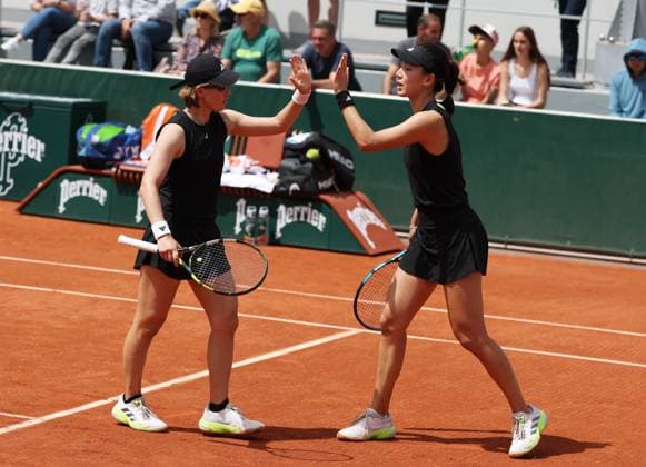 (250529) -- PARIS, May 29, 2025 -- Wang Xinyu (R) Zheng Saisai react during the women s doubles 1st round match between Wang Xinyu Zheng Saisai of China and Irina Khromacheva (Russia) Fanny Stollar (Hungary) at the French Open tennis tournament at Roland Garros, Paris, France, May 29, 2025. ) (SP)FRANCE-PARIS-TENNIS-FRENCH OPEN-WOMEN S DOUBLES GaoxJing 