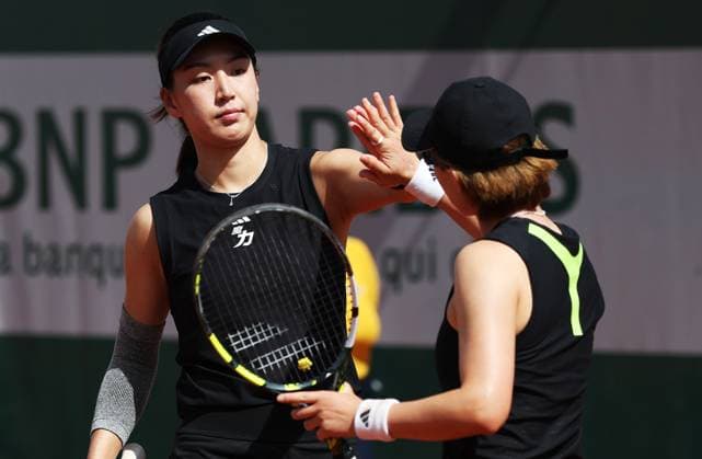 (250529) -- PARIS, May 29, 2025 -- Wang Xinyu (L) Zheng Saisai react during the women s doubles 1st round match between Wang Xinyu Zheng Saisai of China and Irina Khromacheva (Russia) Fanny Stollar (Hungary) at the French Open tennis tournament at Roland Garros, Paris, France, May 29, 2025. ) (SP)FRANCE-PARIS-TENNIS-FRENCH OPEN-WOMEN S DOUBLES GaoxJing 