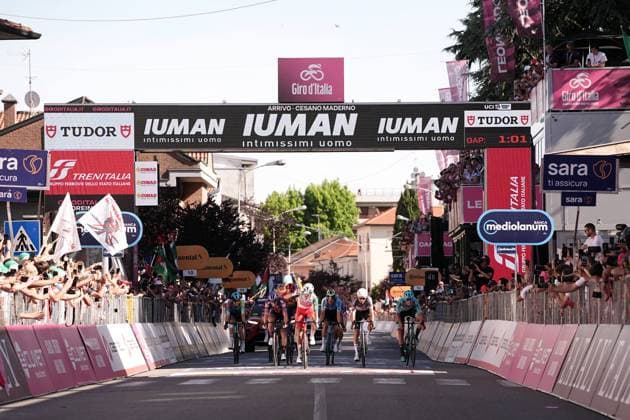 The pack rides on the finish line during the stage 18 of the Giro d™Italia from Morbegno to Cesano Maderno, Italy - Thursday, May 29, 2025. - cycling.  Copyright: xMarcoxAlpozzi LaPressex
