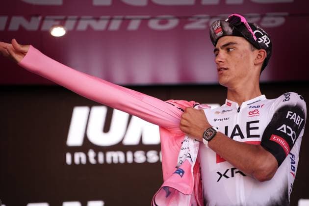 Del Toro Romero Isaac of Uae Team Emirates Xrg pink jersey on the podium during the stage 18 of the Giro d™Italia from Morbegno to Cesano Maderno, Italy - Thursday, May 29, 2025. - cycling.  Copyright: xMarcoxAlpozzi LaPressex