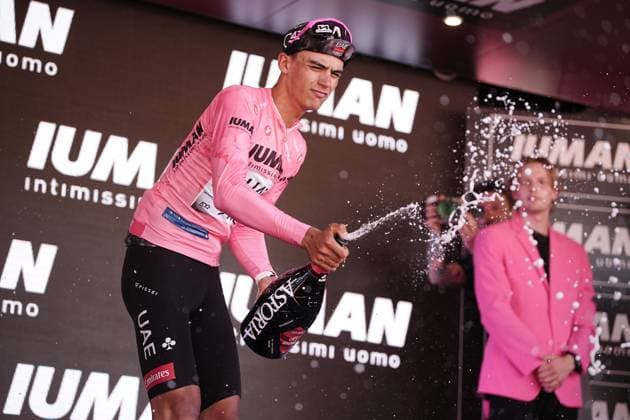Del Toro Romero Isaac of Uae Team Emirates Xrg pink jersey on the podium during the stage 18 of the Giro d™Italia from Morbegno to Cesano Maderno, Italy - Thursday, May 29, 2025. - cycling.  Copyright: xMarcoxAlpozzi LaPressex