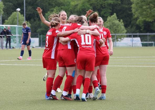 29 05 2025 xmgoodx Offenbach am Main, Soccer Hessenpokal 2024 2025 Semifinal Women Kickers Offenbach OFC FSV Hessen Wetzlar Goal celebration after the 2 0 by Leonie Gosch 8, OFC Women