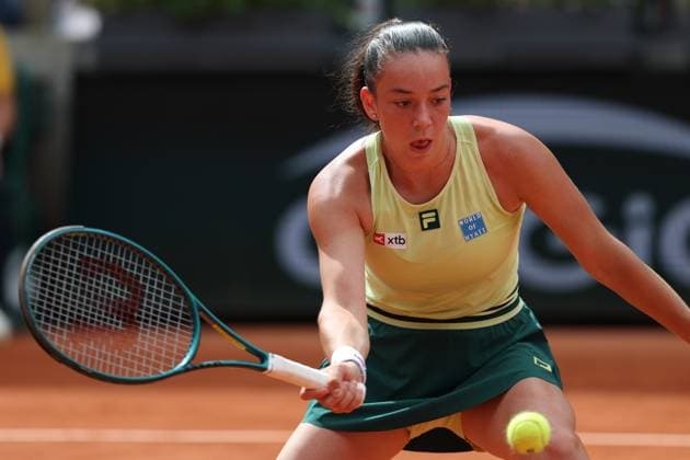 May 29, 2025, Paris, Celestynow, France: TEREZA VALENTOVA of Czech Republic during the match against Coco Gauff of USA in the second round of French Open 2025 at Roland Garros in Paris. Paris France - ZUMAc278 20250529_zsp_c278_031 Copyright: xMarcinxCholewinskix