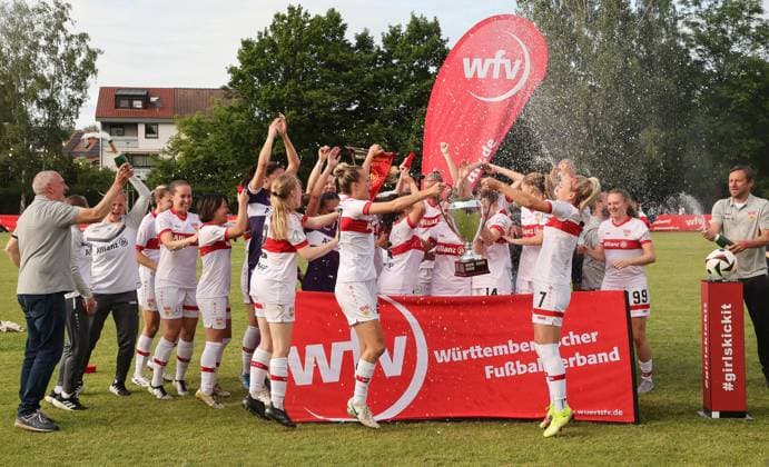 Münchingen , soccer WFV cup final of the women , VfB Stuttgart women against VfL Herrenberg , with cup , from left Jana Beuschlein Mandy Islacker , right coach Heiko Gerber , cheering VfB