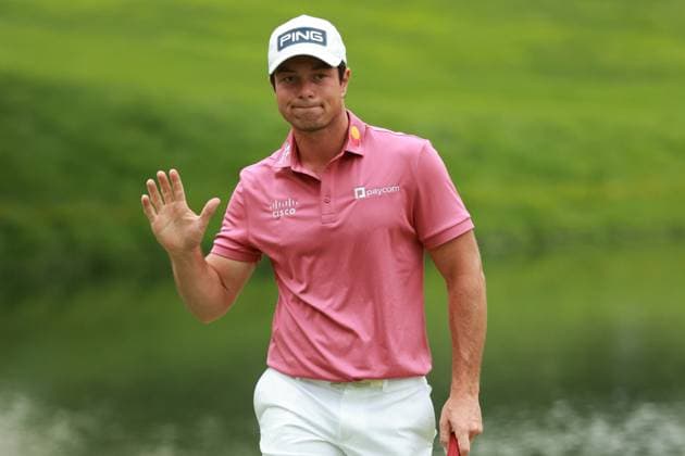 The Memorial Tournament Victor Hovland of Norway acknowledges the crowd after his birdie on the third green during the first round of The Memorial Tournament presented by Workday at Muirfield Village Golf Club in Dublin, Ohio, USA onThursday, May 29, 2025. Dublin Ohio United States  Copyright: xJorgexLemusx originalFilename:lemus-thememor250529_npHUo.jpg