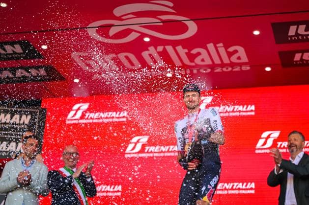 CICLISMO - Giro d Italia - Stage 18 - Morbegno-Cesano Maderno CESANO MADERNO, ITALY - MAY 29: Red Bull-Bora-Hansgrohe s Germany rider Nico Denz celebrates on the podium after winning the 108th Giro d Italia 2025, Stage 18 a 144km stage from Morbegno to Cesano Moderno 1.800m UCIWT on May 29, 2025 in Bormio, Italy. Credit: Tiziano Ballabio Cesaro Maderno Italy  Copyright: xIPAxSport ABACAx