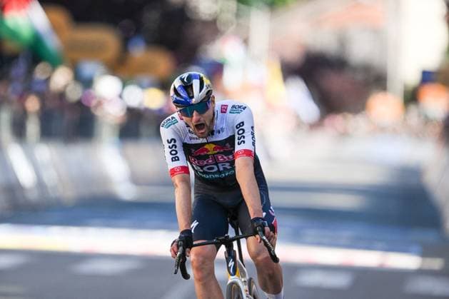 CICLISMO - Giro d Italia - Stage 18 - Morbegno-Cesano Maderno CESANO MADERNO, ITALY - MAY 29: Nico Denz of Germany and Team Red Bull celebrates at finish line as stage winner during the 108th Giro d Italia 2025, Stage 18 a 144km stage from Morbegno to Cesano Moderno 1.800m UCIWT on May 29, 2025 in Bormio, Italy. Credit: Tiziano Ballabio Cesaro Maderno Italy  Copyright: xIPAxSport ABACAx