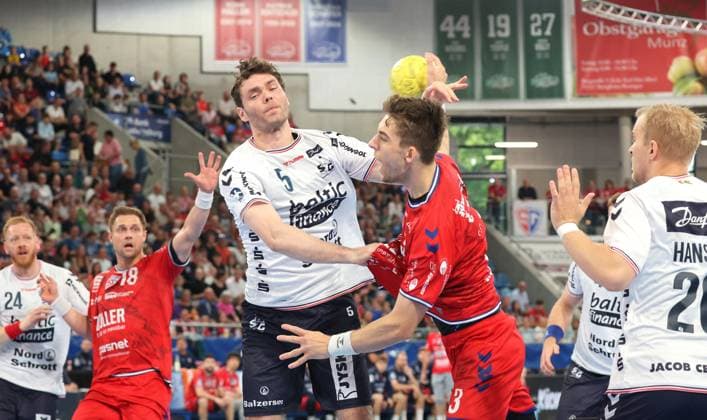 29 05 2025, Germany, Bietigheim, Handball 1 Bundesliga, SG BBM Bietigheim vs SG Flensburg Handewitt, f l Niclas Kirkelokke SG , Nikola Vlahovic BBM , Johan Hansen SG