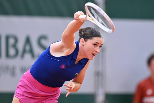 2025 Roland-Garros - Day 5 PARIS, FRANCE - MAY 29: Elsa Jacquemont of France in action against Alycia Parks of USA during the Women s Singles Second Round match on Day Five of the 2025 French Open at Roland Garros on May 29, 2025 in Paris, France. Mustafa Yalcin Anadolu Paris France. Editorial use only. Please get in touch for any other usage.  Copyright: x2025xAnadoluxMustafaxYalcinx