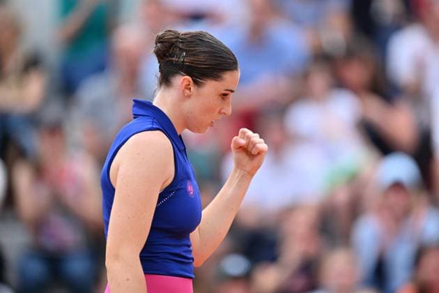 2025 Roland-Garros - Day 5 PARIS, FRANCE - MAY 29: Elsa Jacquemont of France in action against Alycia Parks of USA during the Women s Singles Second Round match on Day Five of the 2025 French Open at Roland Garros on May 29, 2025 in Paris, France. Mustafa Yalcin Anadolu Paris France. Editorial use only. Please get in touch for any other usage.  Copyright: x2025xAnadoluxMustafaxYalcinx