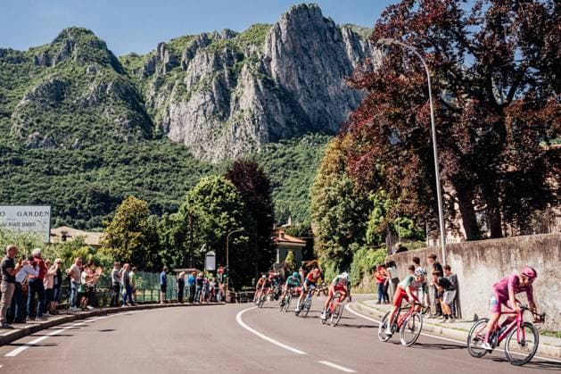 Sport Bilder des Tages 2025 Giro d Italia Stage 18 Picture by Zac Williams SWpix.com - 29 05 2025 - Cycling - 2025 Giro d Italia Stage 18, Morbegno to Cesano Maderno, Italy - The breakaway. Copyright: x xSWpix.comx(t axPhotographyxHubxLtd)xZacxWilliams SWpix.comx SWP-2645