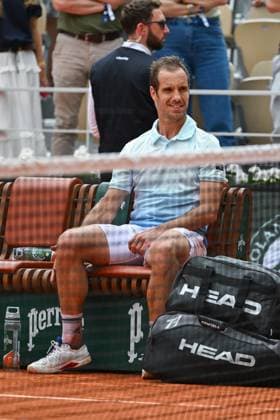 Roland Garros 2025: Tribute to French tennis player Richard Gasquet for his entire career after the tennis match against Jannik Sinner, Men s Singles, on Philippe-Chatrier court during the Grand Slam tennis tournament, on May 29, 2025, at the Roland-Garros stadium in Paris, France., France. - 29 05 2025 - France Ile-de-France (region) Paris -  JulienxMattiax xLexPictorium LePictorium_0309242