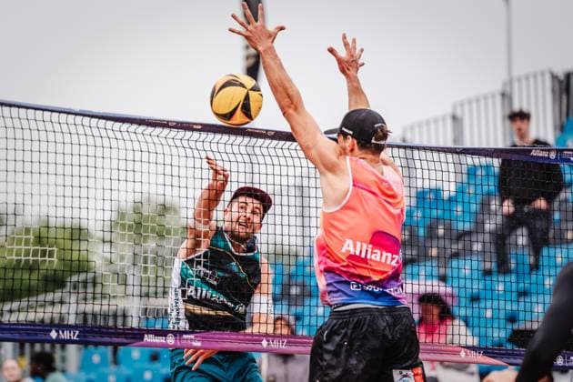 Beach volleyball men Allianz German Beach Tour 2025 Tourstop Hamburg 29 05 2025 Manuel Harms left attacking against Tristan Fröbel right Hamburg Active City Arena Heiligengeistf Hamburg Germany