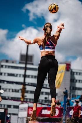 Beach Volleyball Women Allianz German Beach Tour 2025 Tourstop Hamburg 29 05 2025 Mila Jancar serving Hamburg Active City Arena Heiligengeistf Hamburg Germany