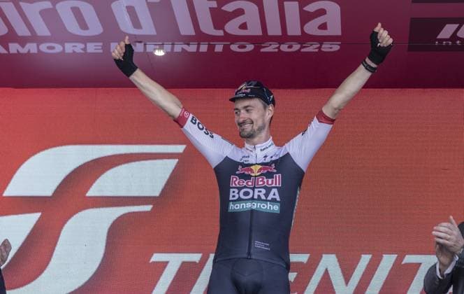 Giro d Italia in Cesano Maderno CESANO MADERNO, ITALY- MAY 29: German cyclist Nico Denz is awarded on the podium after winning the 18th stage of the Giro d Italia in Cesano Maderno, Italy on May 29, 2025. The Giro d Italia is the most important cycling competition in Italy since 1909. Andrea Carrubba Anadolu Cesano Maderno Italy. Editorial use only. Please get in touch for any other usage.  Copyright: x2025xAnadoluxAndreaxCarrubbax