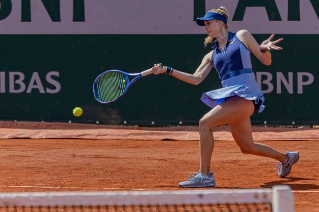 2025 French Open - Day Five Fanny Stollar returns the ball against Xinyu Wang and Saisai Zheng at the Roland Garros Grand Slam Tournament in Paris, France, on May 29, 2025. Paris France  Copyright: xRobertxSzaniszlox originalFilename:szaniszlo-notitle250529_np1oo.jpg