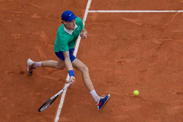 2025 French Open - Day Five Jannik Sinner returns the ball against Richard Gasquet at the Roland Garros Grand Slam Tournament in Paris, France, on May 29, 2025. Paris France  Copyright: xRobertxSzaniszlox originalFilename:szaniszlo-notitle250529_np2ya.jpg