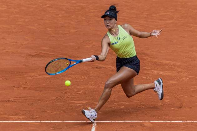 2025 French Open - Day Five Ann Li returns the ball against Jessica Pegula at the Roland Garros Grand Slam Tournament in Paris, France, on May 29, 2025. Paris France  Copyright: xRobertxSzaniszlox originalFilename:szaniszlo-notitle250529_npBz0.jpg