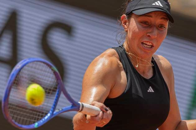 2025 French Open - Day Five Jessica Pegula returns the ball against Ann Li at the Roland Garros Grand Slam Tournament in Paris, France, on May 29, 2025. Paris France  Copyright: xRobertxSzaniszlox originalFilename:szaniszlo-notitle250529_npoXR.jpg