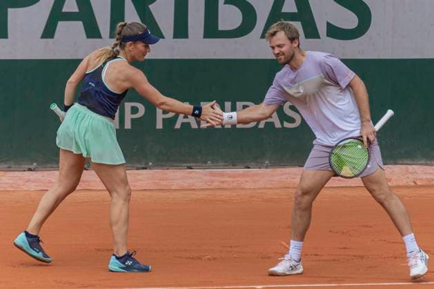 2025 French Open - Day Five Timea Babos and Kevin Krawietz give each other a high five during their match against Desirae Krawczyk and Neal Skupski at the Roland Garros Grand Slam Tournament in Paris, France, on May 29, 2025. Paris France  Copyright: xRobertxSzaniszlox originalFilename:szaniszlo-notitle250529_npNO3.jpg