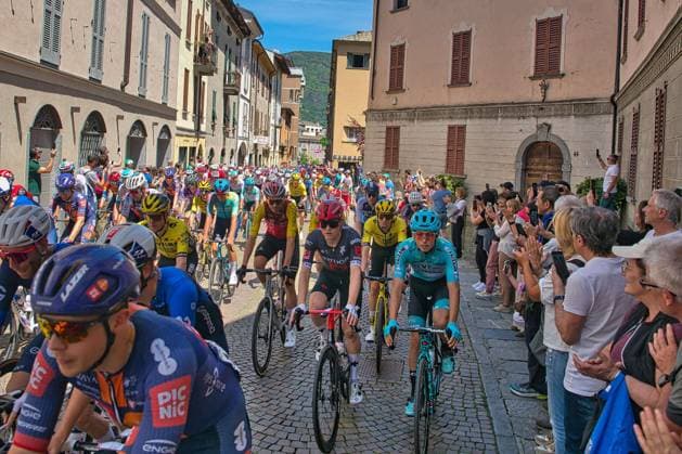 CICLISMO - Giro d Italia - Stage 18 - Morbegno-Cesano Maderno <rdf:Alt xmlns:rdf= http: www.w3.org 1999 02 22-rdf-syntax-ns >cycling race group during Stage 18 - Morbegno-Cesano Maderno, Giro d Italia race in Morbegno, Italy, May 29 2025 Morbegno Italy  Copyright: xIPAxSport ABACAx